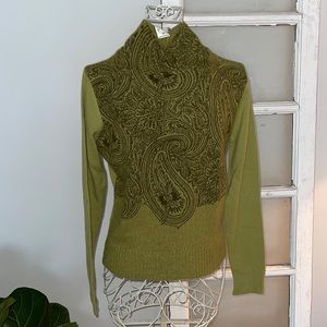 Gorgeous Cashmere/Wool blend turtleneck sweater Excellent like new condition.